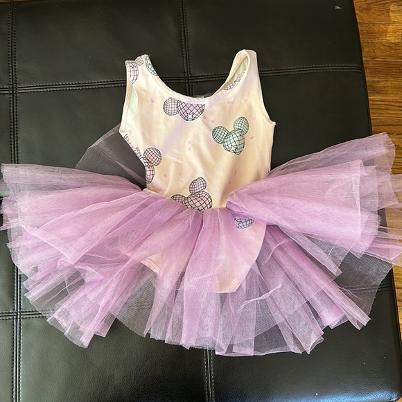 Wild Rich Kids - Picture 4 of 7